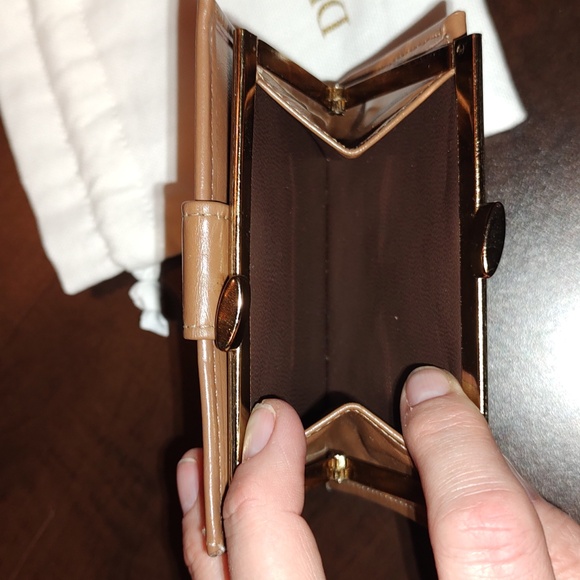 Christian Dior EUC+ Honeycomb Monogram Tan Leather Bifold Wallet (W79) - Picture 13 of 13